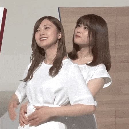 おっぱい 揺れる gif